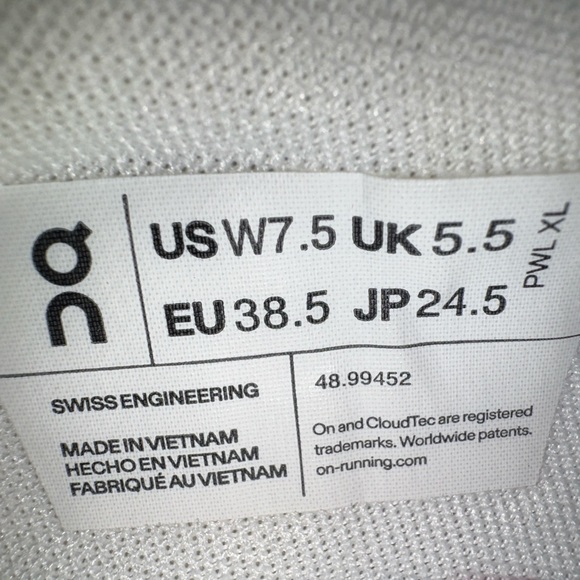 On Cloud The Roger - All White - Picture 5 of 5